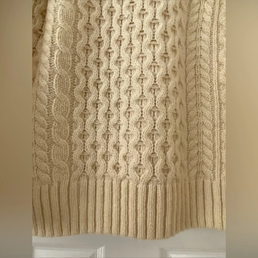 Brandy Melville LADIES’ OVERSIZE CREAM CABLE KNIT SWEATER Cardigan NEW NWT O/S - Picture 9 of 9